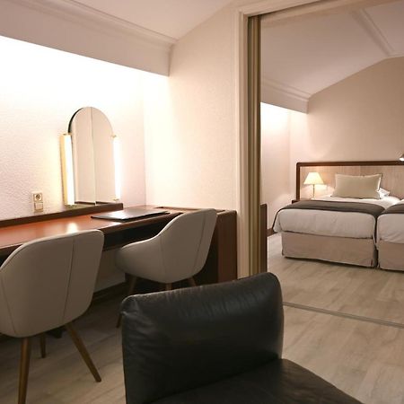 Hotel Le Rempart Турню Екстериор снимка