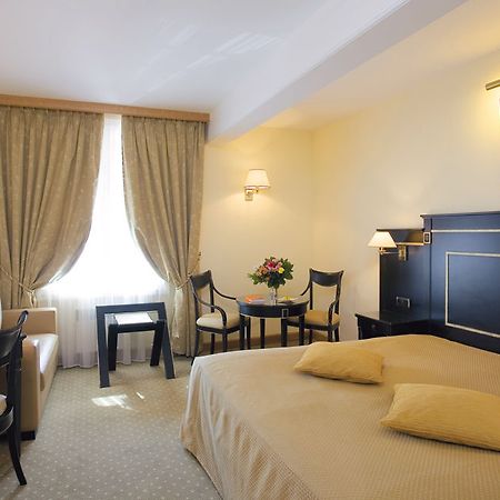 Hotel Le Rempart Турню Екстериор снимка