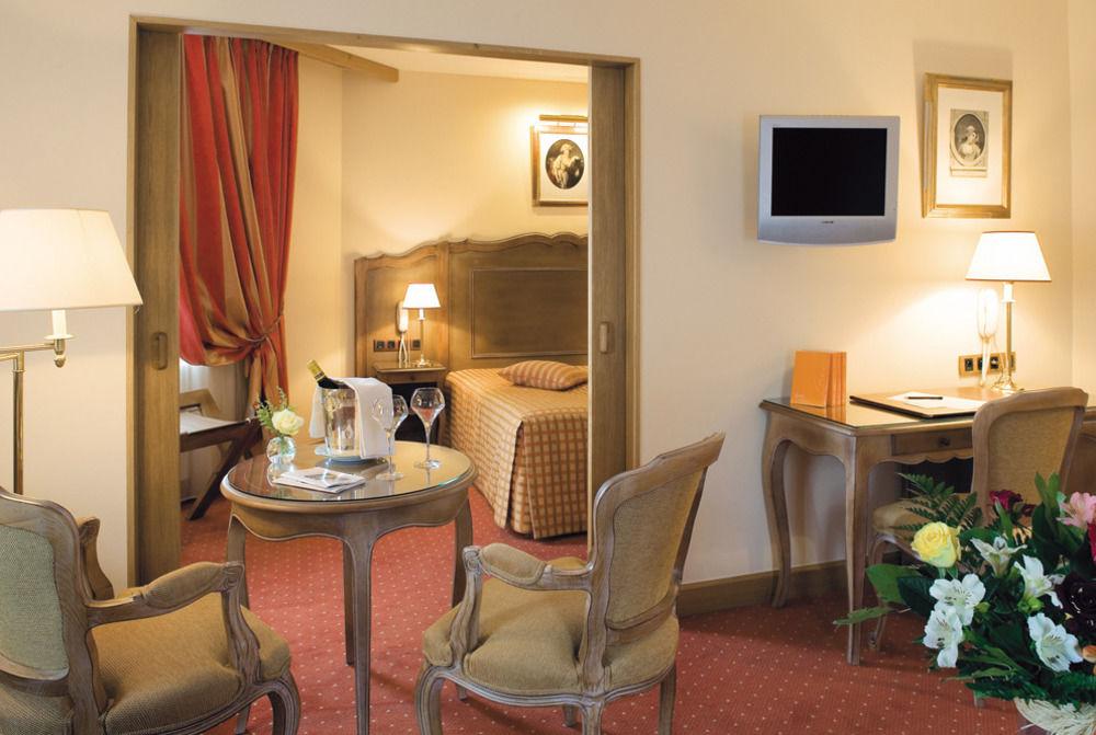 Hotel Le Rempart Турню Екстериор снимка