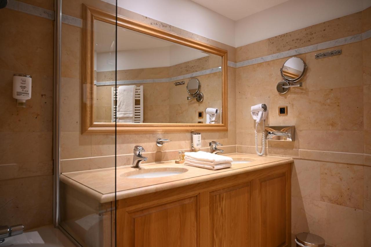 Hotel Le Rempart Турню Екстериор снимка