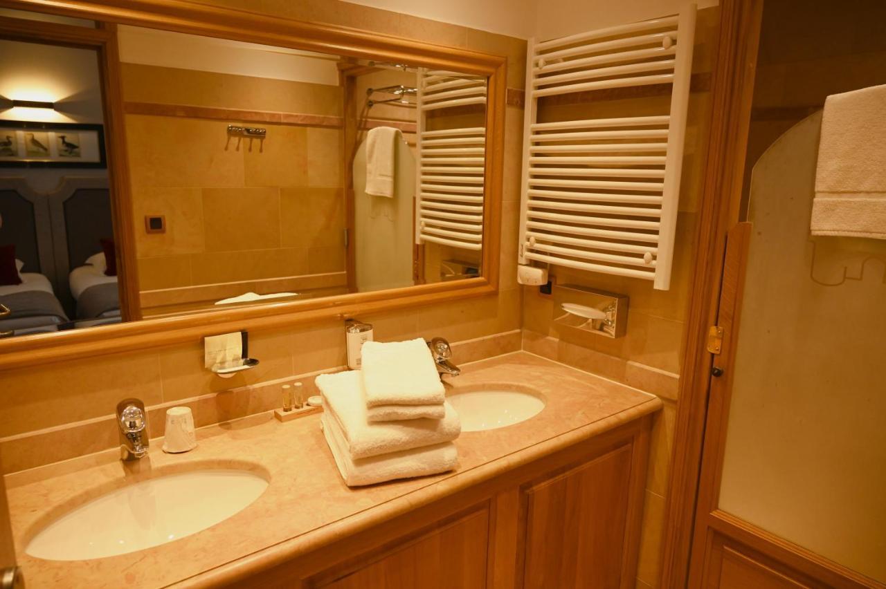 Hotel Le Rempart Турню Екстериор снимка