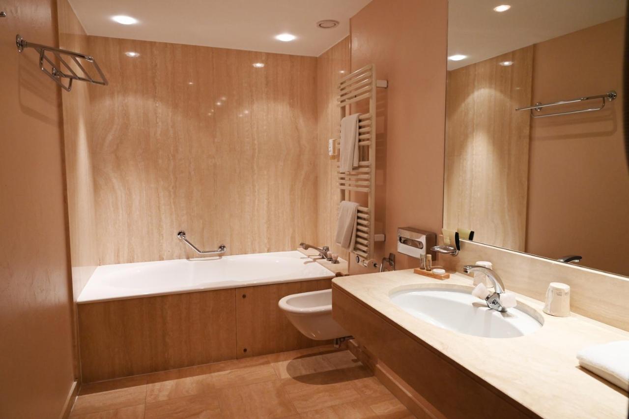 Hotel Le Rempart Турню Стая снимка