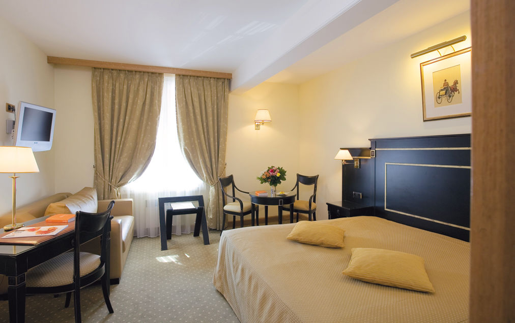 Hotel Le Rempart Турню Екстериор снимка