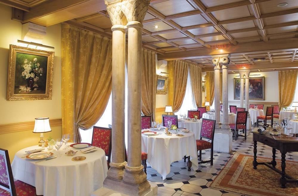 Hotel Le Rempart Турню Екстериор снимка
